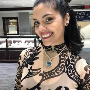 Meet your Posher, Desiree